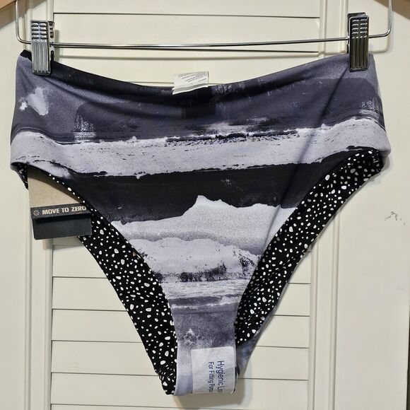 Nike Women's Adventure Reversible High Waist Cheeky Bottom in Black Medium - Picture 3 of 9